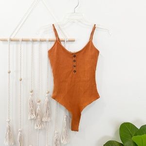 sky and sparrow / burnt orange ribbed henley bodysuit
